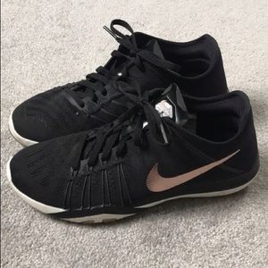 Nike Free TR 6 in black and rose gold